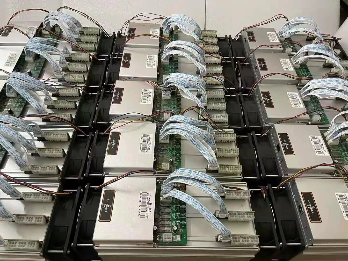 Asic майнер. Анти майнер. Майнинг ферма на rtx 3090. Майнинг криптовалюты. Asic для майнинга.