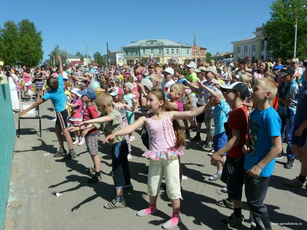 Праздник детворы. 1 Июня праздник в Абазе. Сегодня праздник ну детский край сейчас сейчас.