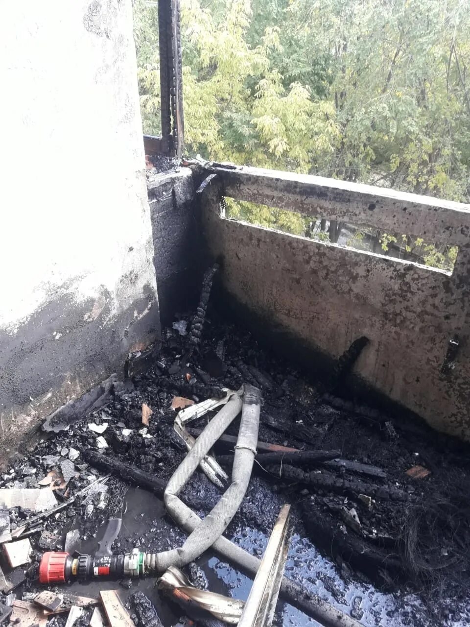 В подъезде девятиэтажного жилого дома сильное задымление