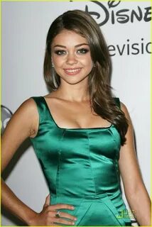 Green Fashion, Sarah Hyland, American Actress. 