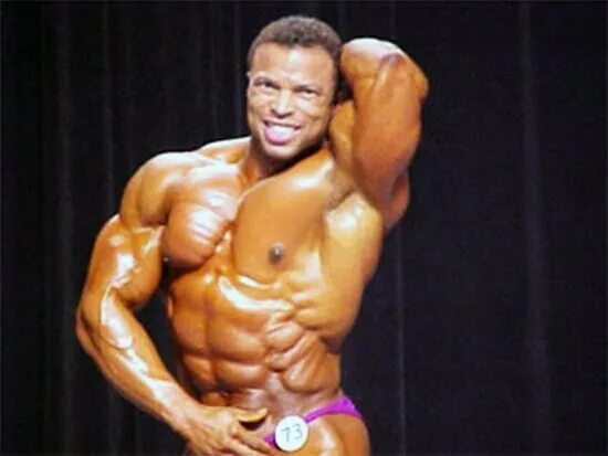 Самый известный бодибилдер. Cedric mcmillan. Умершие культуристы. Даллас маккарвер подавился. Седрик макмиллан даллас маккарвер.