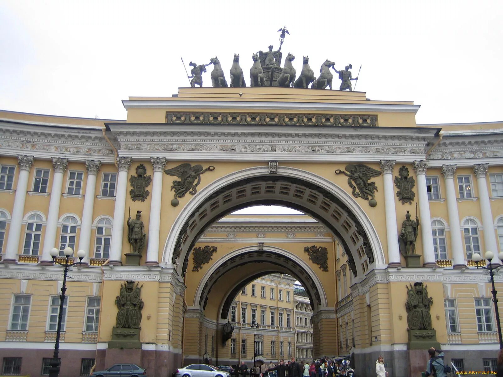 Ансамбль смольного монастыря растрелли. Генеральный штаб эрмитаж. Воскресенский девичий смольный монастырь. Росси арка главного штаба. Карл росси здание генерального штаба.