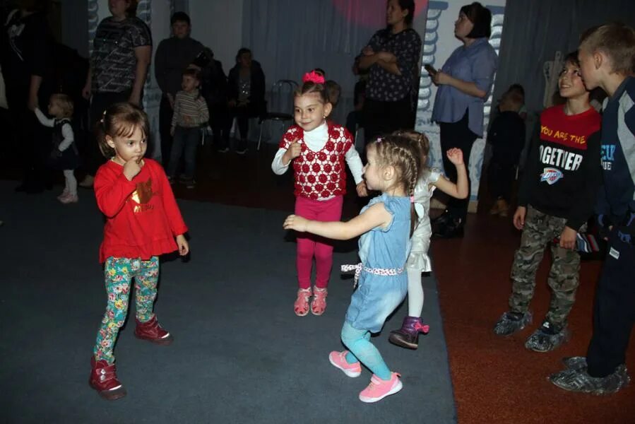 танцевально-игровая программа. музыка для детской дискотеки в детском саду. музыка для детской дискотеки в детском саду. детская дискотека объявление. волшебники двора.