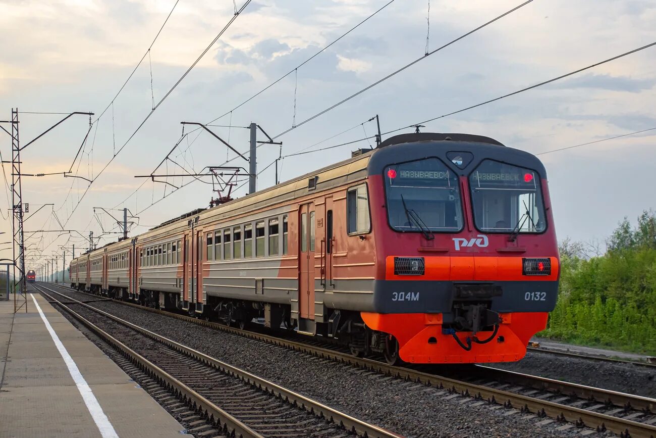 Поезд татарская омск. Эд9м ЗСЖД 2008 год. Эд4м Западно-Сибирская ЖД. ТЧ 31 Омск. Электричка Называевская Омск.