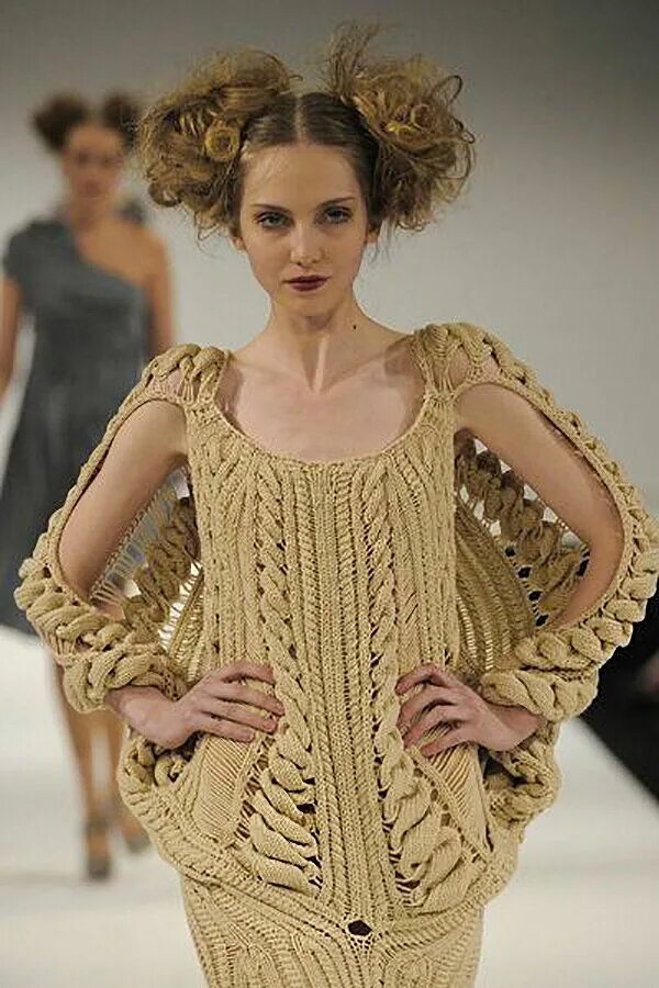 Оригинальные вязаные вещи. Креативные вязаные вещи. Дизайнерская вязаная одежда. Дизайнерские вязаные вещи. Дизайнерские вязаные кофты.