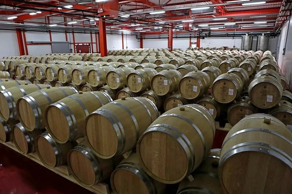 Кубань вино завод. Винодельческая продукция. Винодельческое предприятие. Кубанская винная компания завод. Завод кубань вино