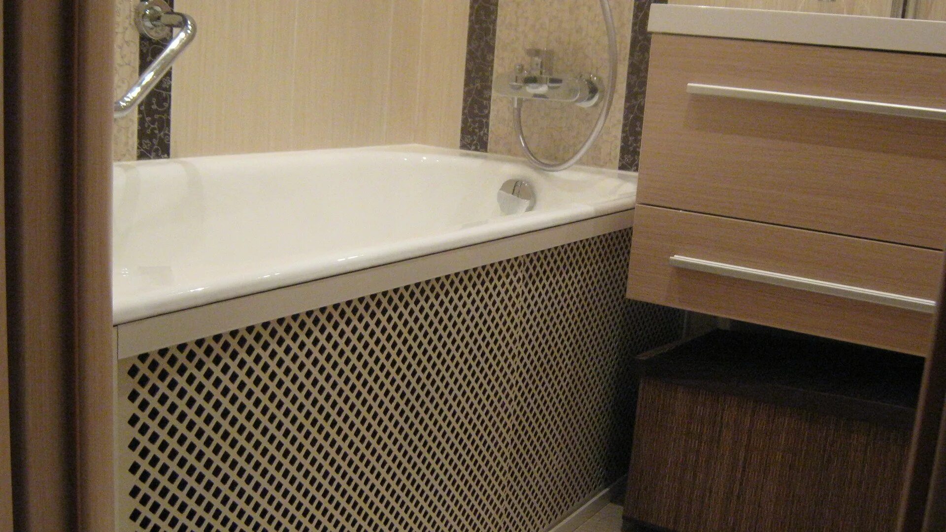 Деревянный экран под ванную. Декоративный экран под ванну. Экран под ванной. Декоративный экран для ванны. Для ванной снизу