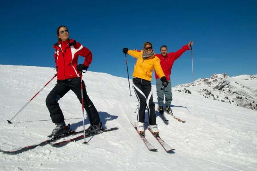 Горные лыжи. Катание на лыжах. Катание на горных лыжах. Первое занятие на горных лыжах. В чем ходят на горнолыжных курортах