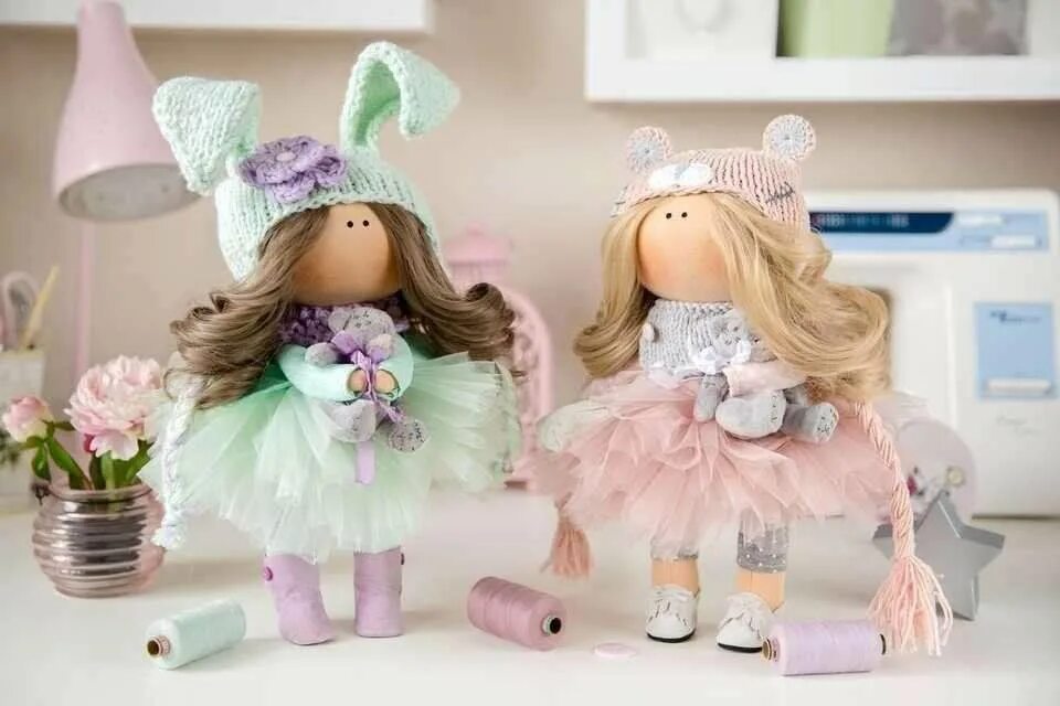 Картинки по запросу много кукол ручной работы Fabric dolls, Dolls handmade, Doll