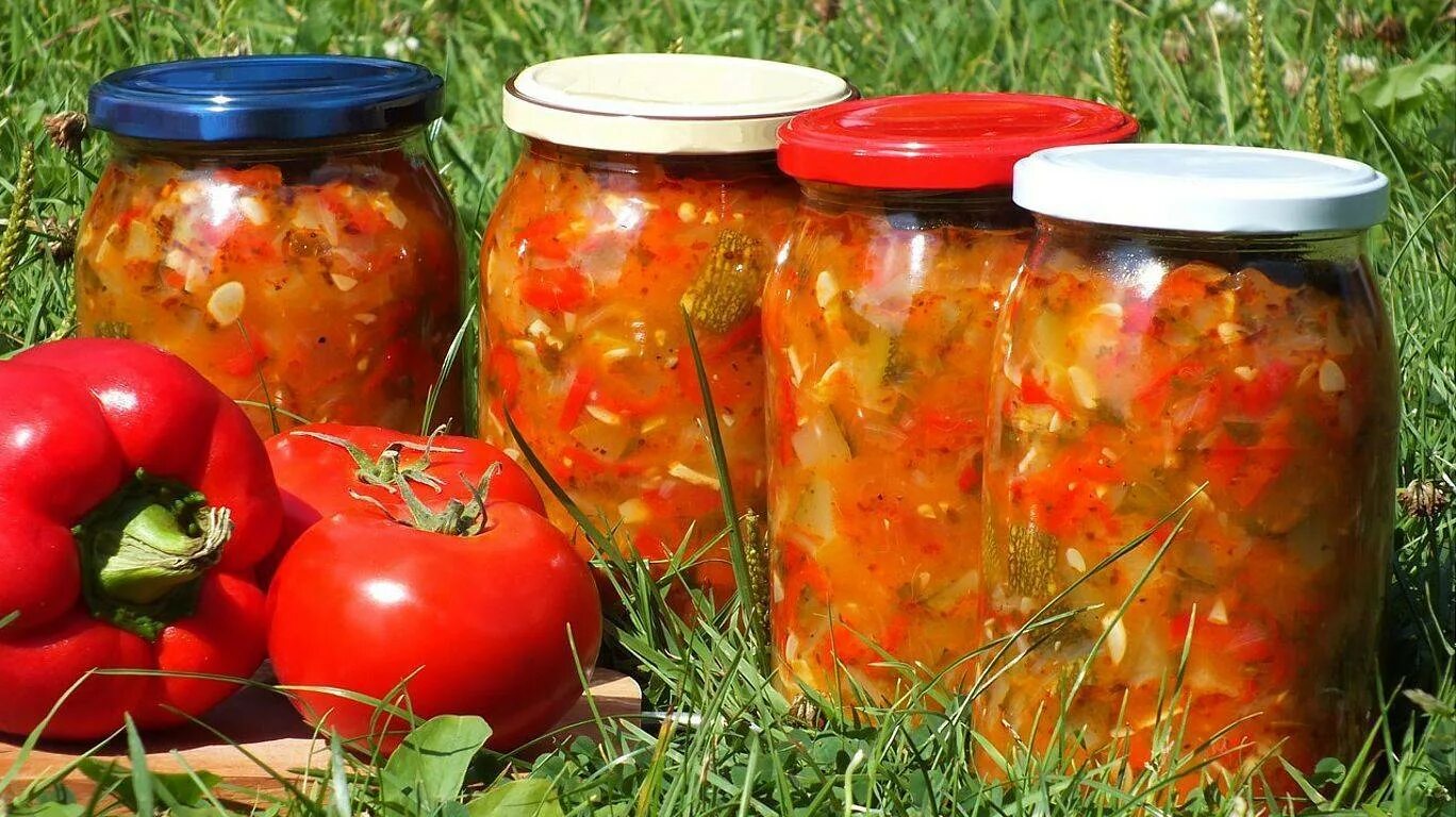 Салат из кабачков на зиму. Кабачковый салат на зиму. Лечо из кабачков. Салат лечо на зиму