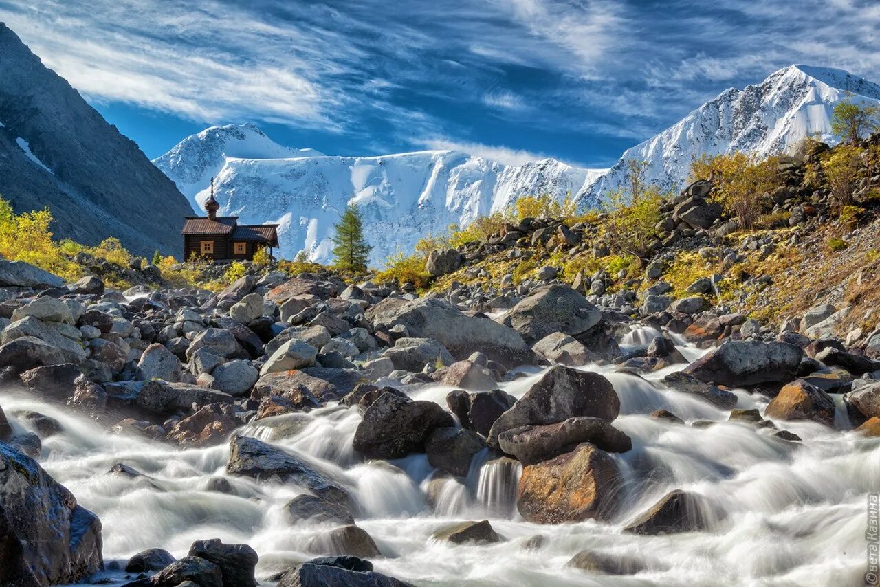 Гора Белуха, горный Алтай. Подножье Белухи горный Алтай. Алтай Аккемская часовня. Подножье горы Белуха Алтай.