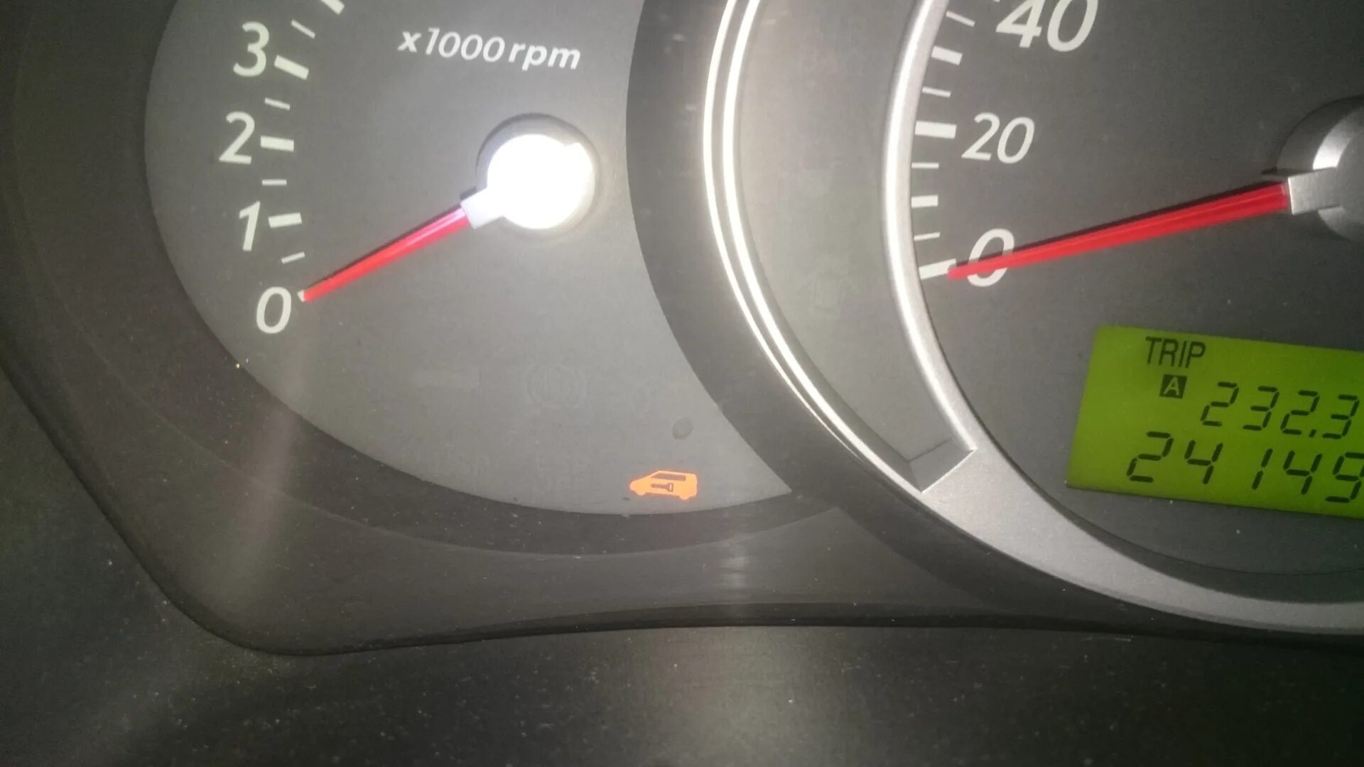 Hyundai tucson 2004 салон. Хендай туксон 2008. Hyundai tucson 2008 датчик антифриза. Почему на туксоне. Hyundai tucson 2006 года индикатор иммобилайзера.