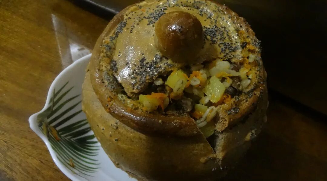 горшочки из теста в духовке. горшочки из теста. съедобный горшочек из теста с картошкой. жаркое в съедобном горшочке. мясо в горшочке из теста.