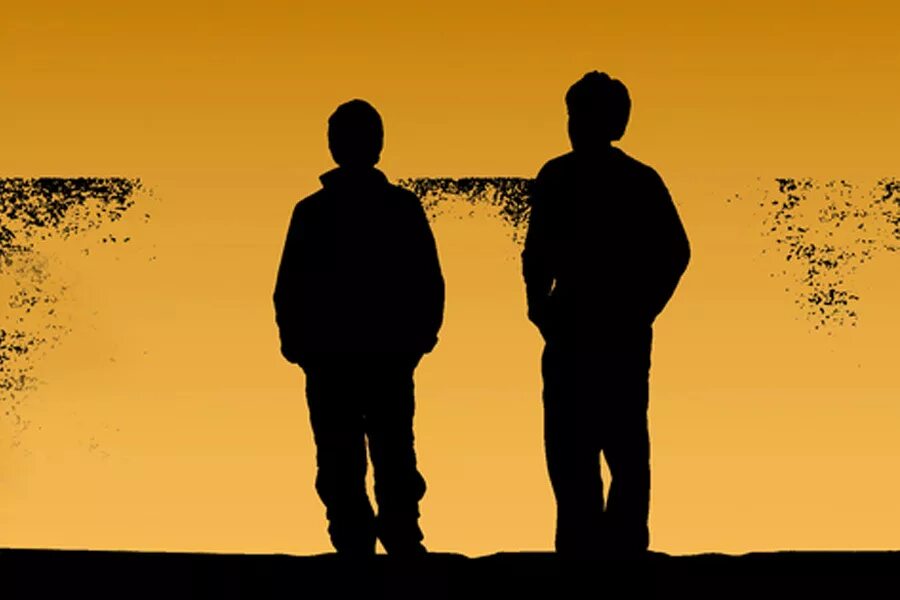 Два брата нашли друга. Два брата маленьких плачет. Магазин два брата. Мужская дружба. Сверхъестественное фильм 2005.