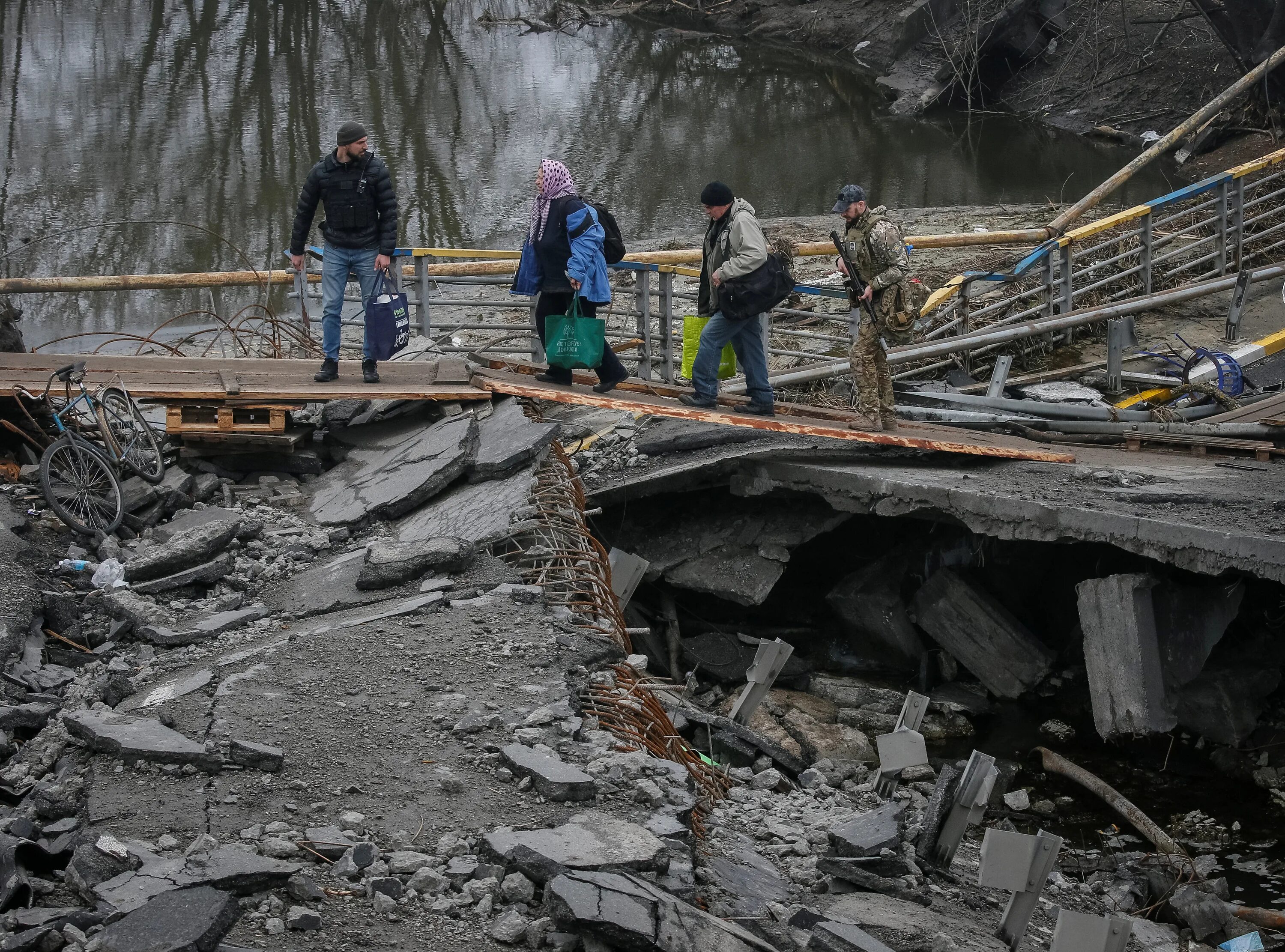 Новости войны на украине на 1 апреля. Разрушения на Украине. Ирпень мост взорван.
