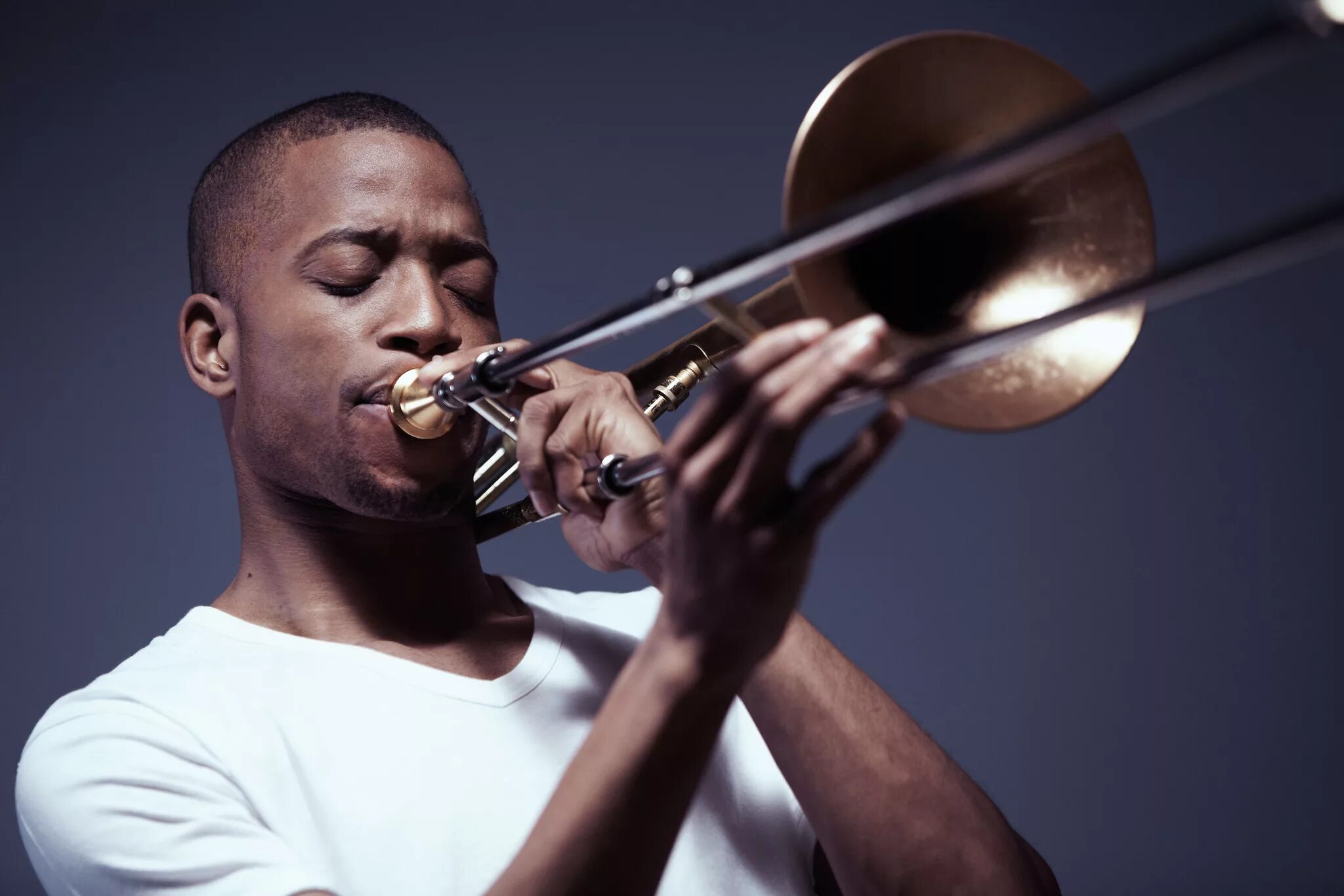 Trombone Shorty & Orleans Avenue. Человек с музыкальным инструментом. Музыканты с инструментами. Тромбон музыкант.