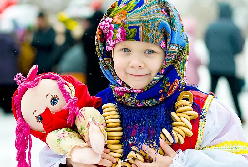 Платки на масленицу для детей. Масленица. Масленица фотосессия. Масленица люди. Масленица фестиваль.