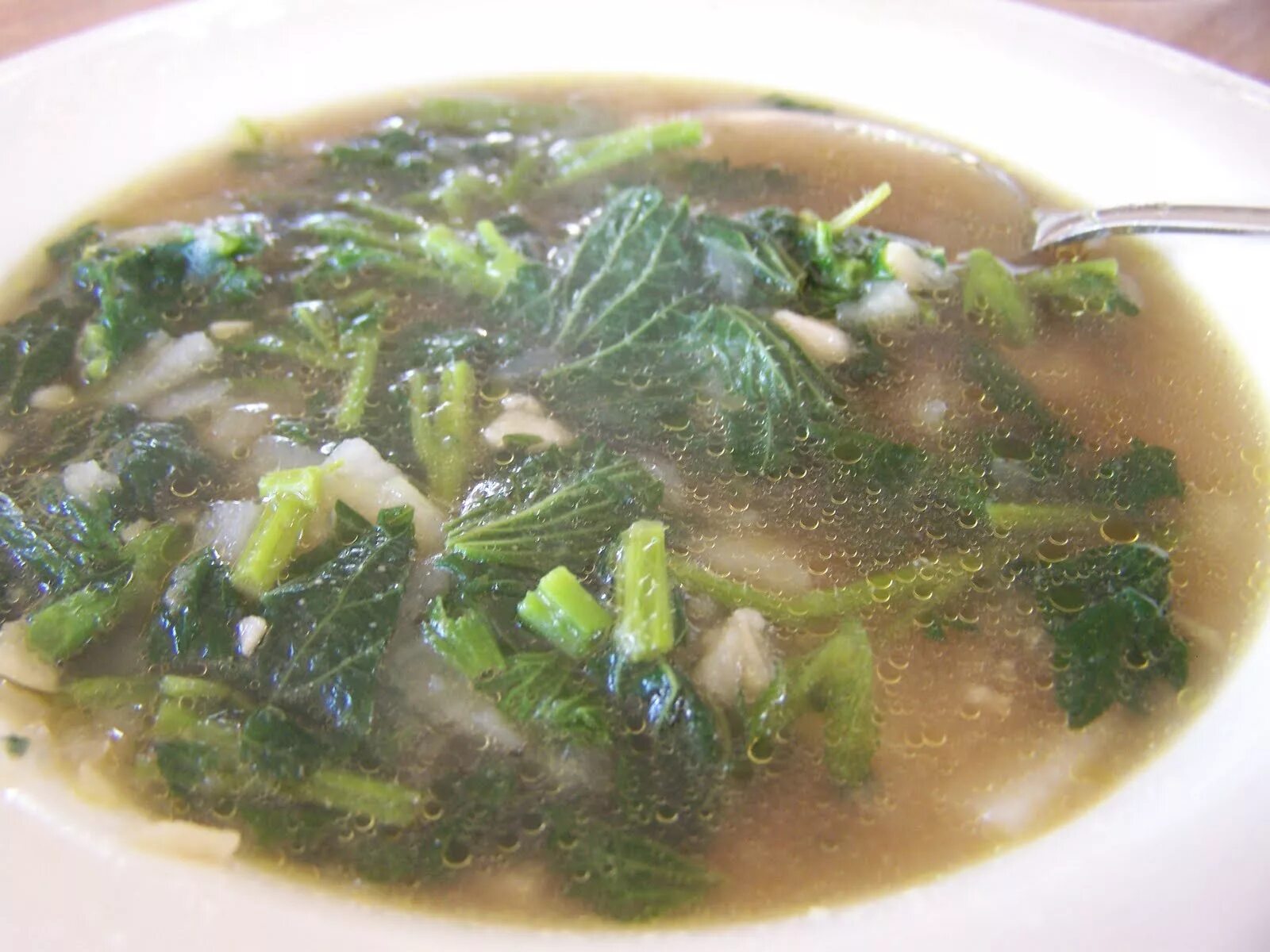 Крапивный суп польза. Крапивный суп с клецками. Суп из крапивы. Суп из крапивы с клецками. Щи из травы.