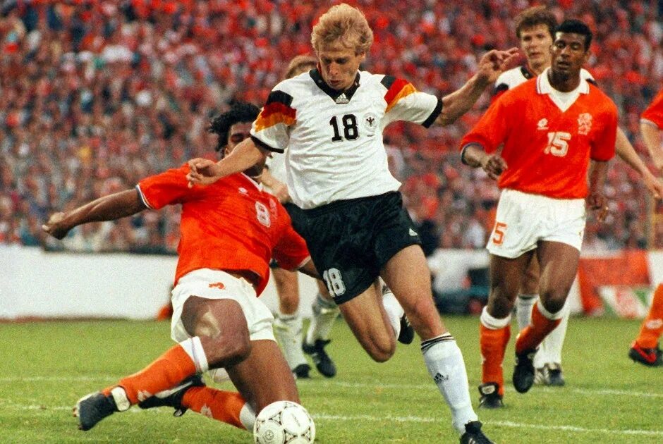 Das em. Финал евро 1992. Мяч евро 2008. Хорватия испания. Мбаппе и кавани.