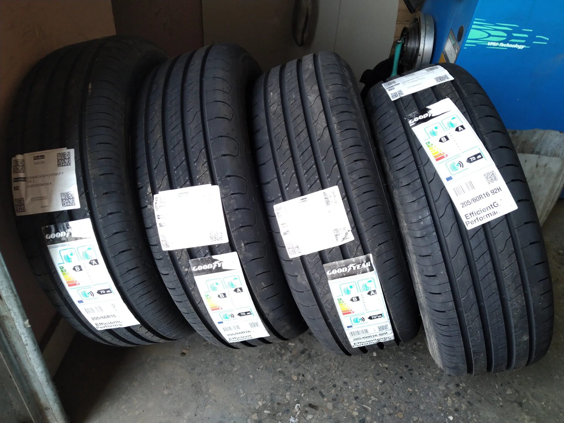 Гудиер r16 лето. Goodyear EFFICIENTGRIP Performance 2. Goodyear EFFICIENTGRIP Performance 2 205 /55 r 16. Goodyear EFFICIENTGRIP 205/60 r16. Goodyear EFFICIENTGRIP Performance 2 205/55 r16 94w.