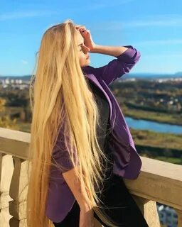 Длинные светлые волосы