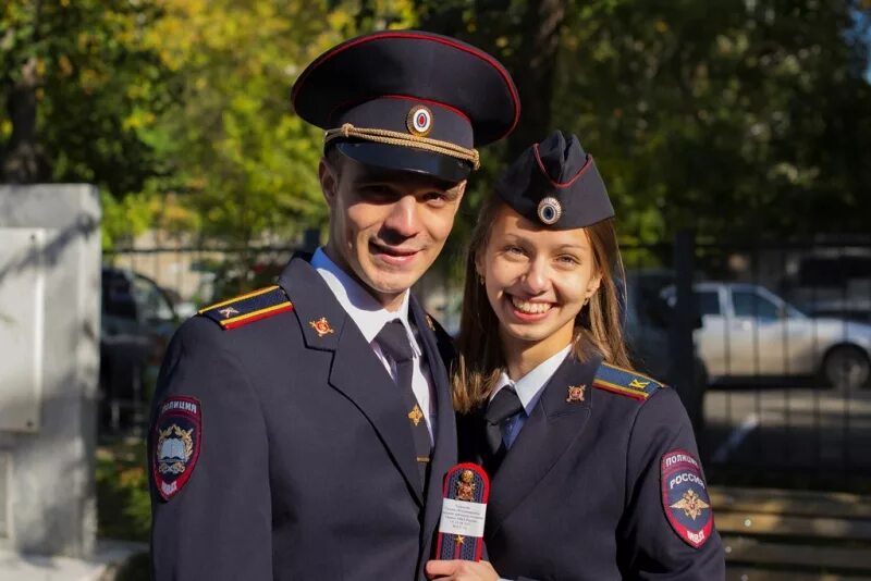 Парень в погонах. Курсанты МВД. Полицейская форма. Форма курсанта полиции. Женщина полицейский.