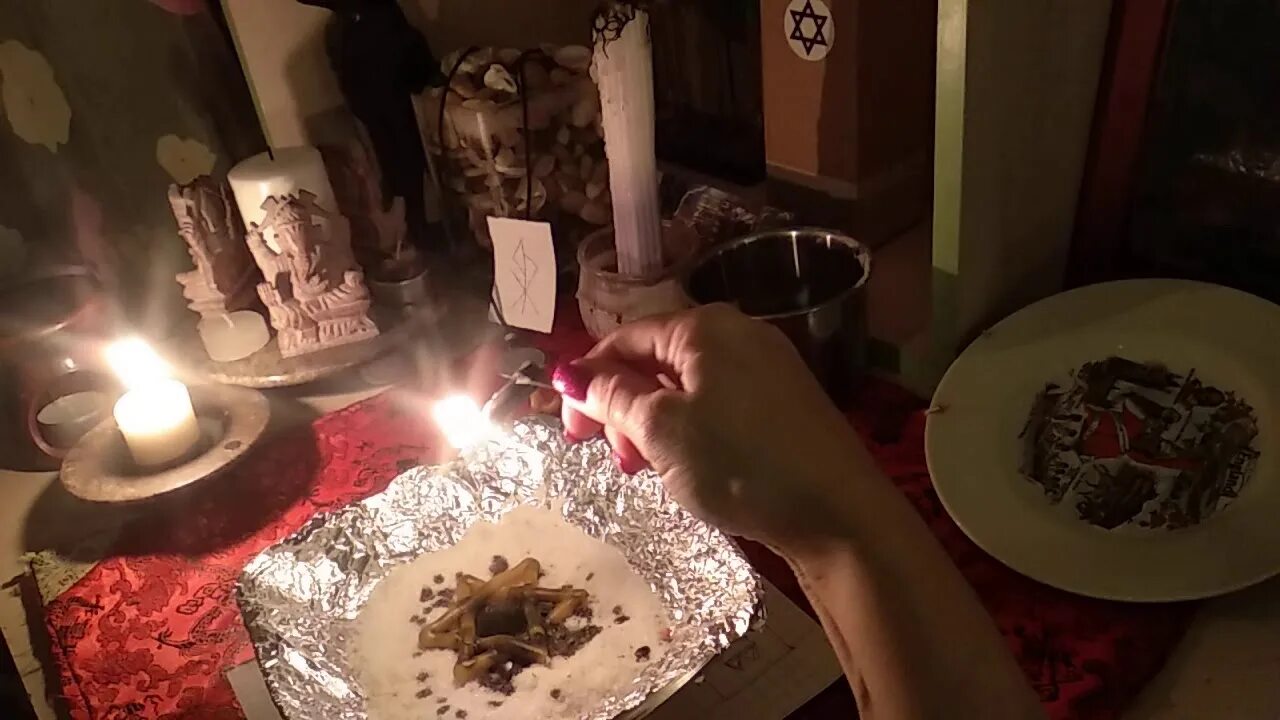 молитва для чистки дома. очищение дома от негатива свечами. чистка квартиры свечкой. чистка квартиры свечкой. очищение дома от негативной энергии.