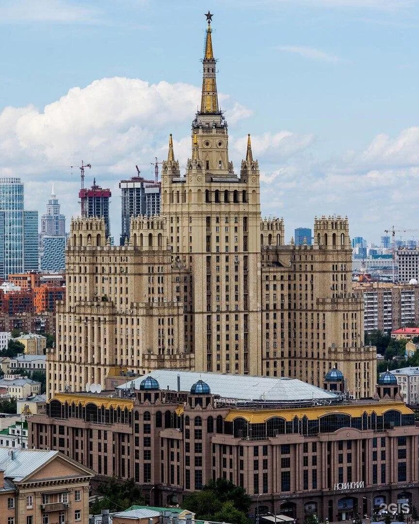 Сталинские высотки в Москве. Семь сестер Москвы сталинские высотки. Сталинки в Москве МГУ. Сталинские высотки Москва Высотная.