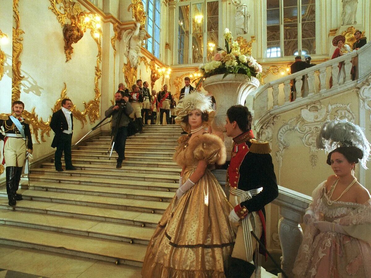 Русский Ковчег (2002) (Russian Ark). Аристократический бал. Дама и кавалер на балу