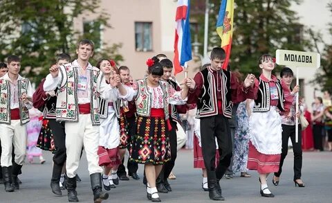 Молдова национальный костюм