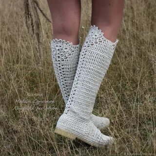 Связанные сапожки