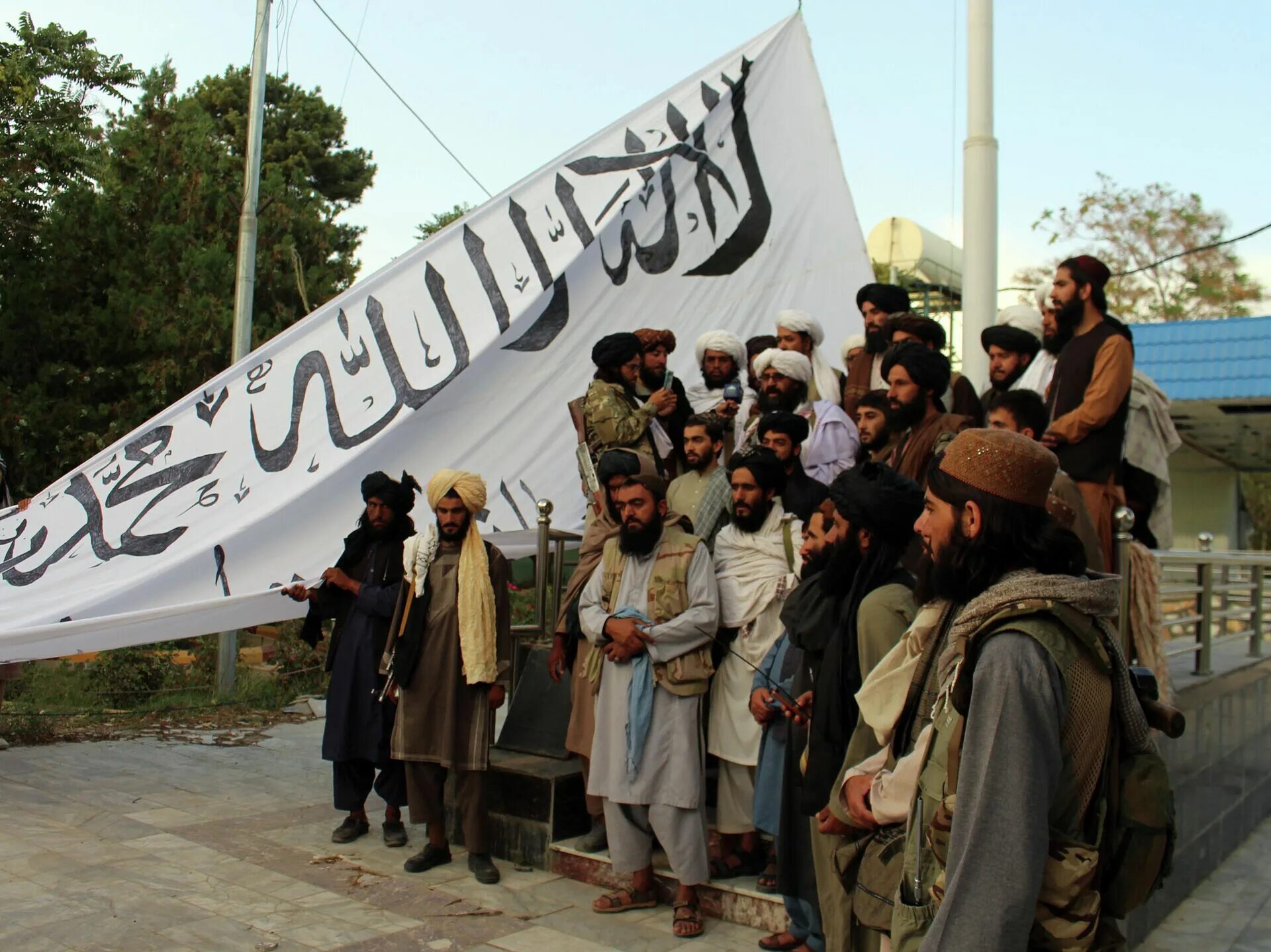 Флаг Исламского эмирата Афганистан Талибан. Флаг талибы Афганистан талибы. Флаг Афганистана 2021 Талибан.