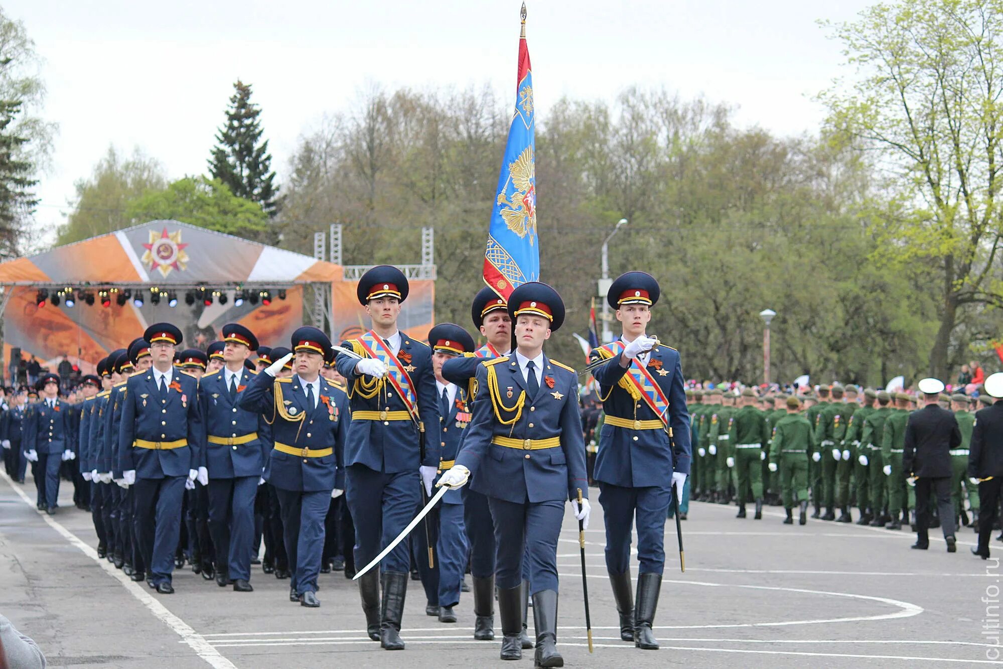 1 мая вологда. Парад в Вологде 9 мая 2022 года. День Победы Вологда. Вологда парад Победы 2010. Парад Победы Арск 2019.