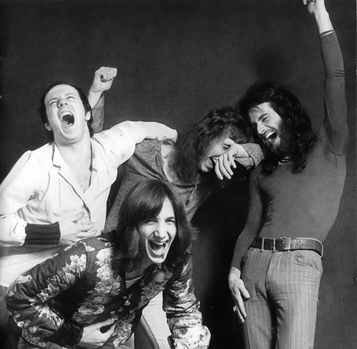 Зарубежные группы 70 годов слушать. Группа смоки 1975. Slade band 1973. Slade 1970. Иглс группа молодые.