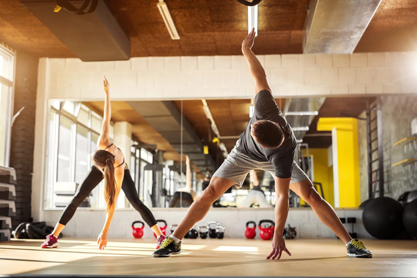 Great stretching. Спортивные занятия. Растяжка в спортзале. Разминка фитнес. Физкультура в зале.