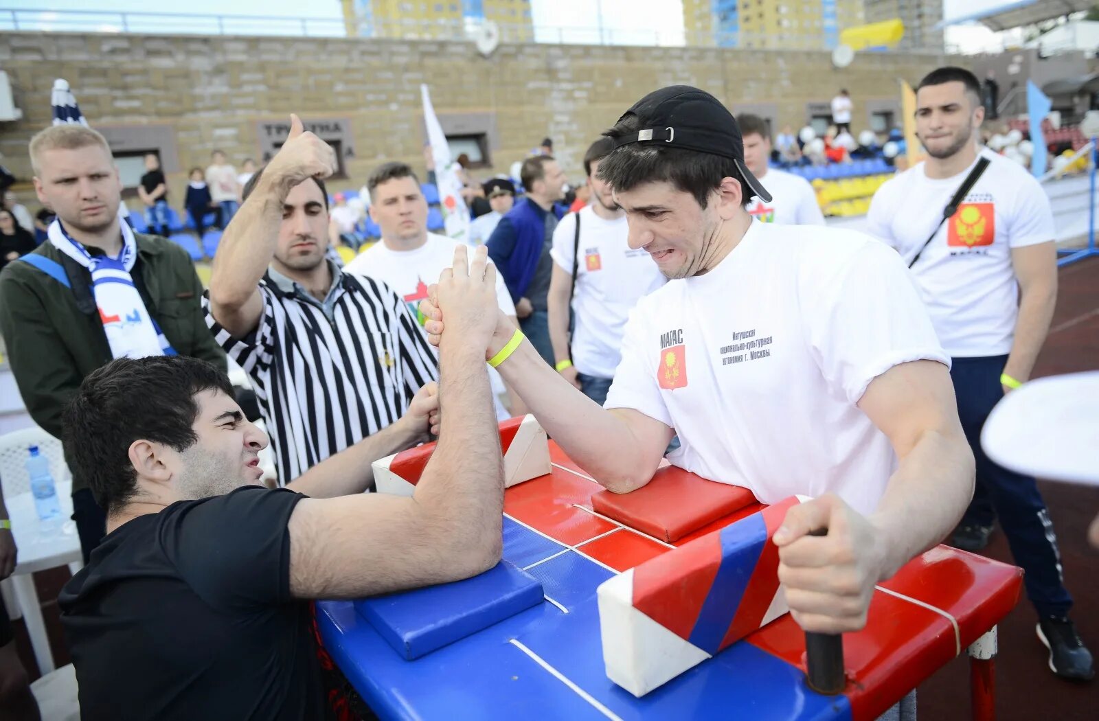 армрестлинг спортсмены. армрестлинг спортсмены.