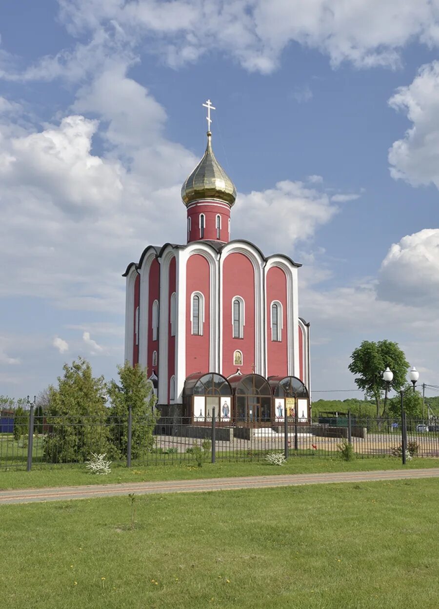 Храм красная Яруга. Церковь в красной Яруге Белгородской области. Храм Косьмы и Дамиана красная Яруга. Красное Белгородская область храм.