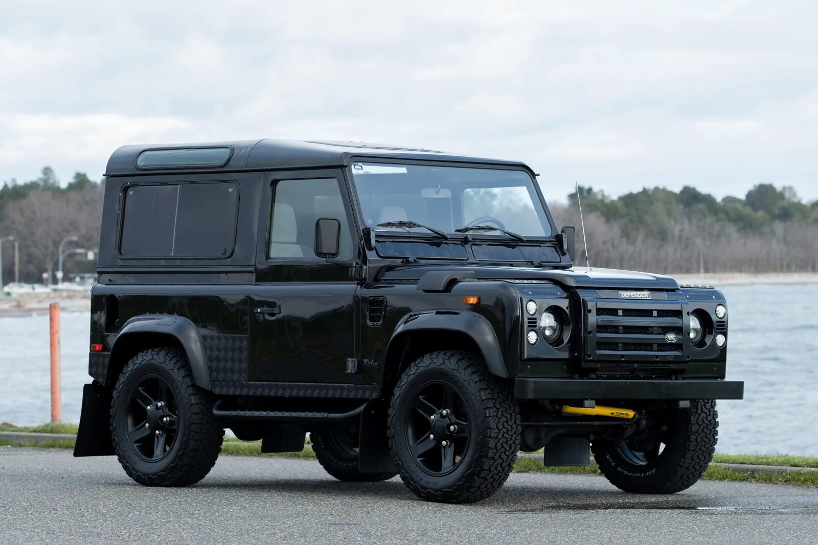 Defender auto купить. Ленд Ровер Дефендер 90. Ленд Ровер Дефендер 5. Ленд Ровер Дефендер 90 2008. Ленд Ровер Дефендер купе.