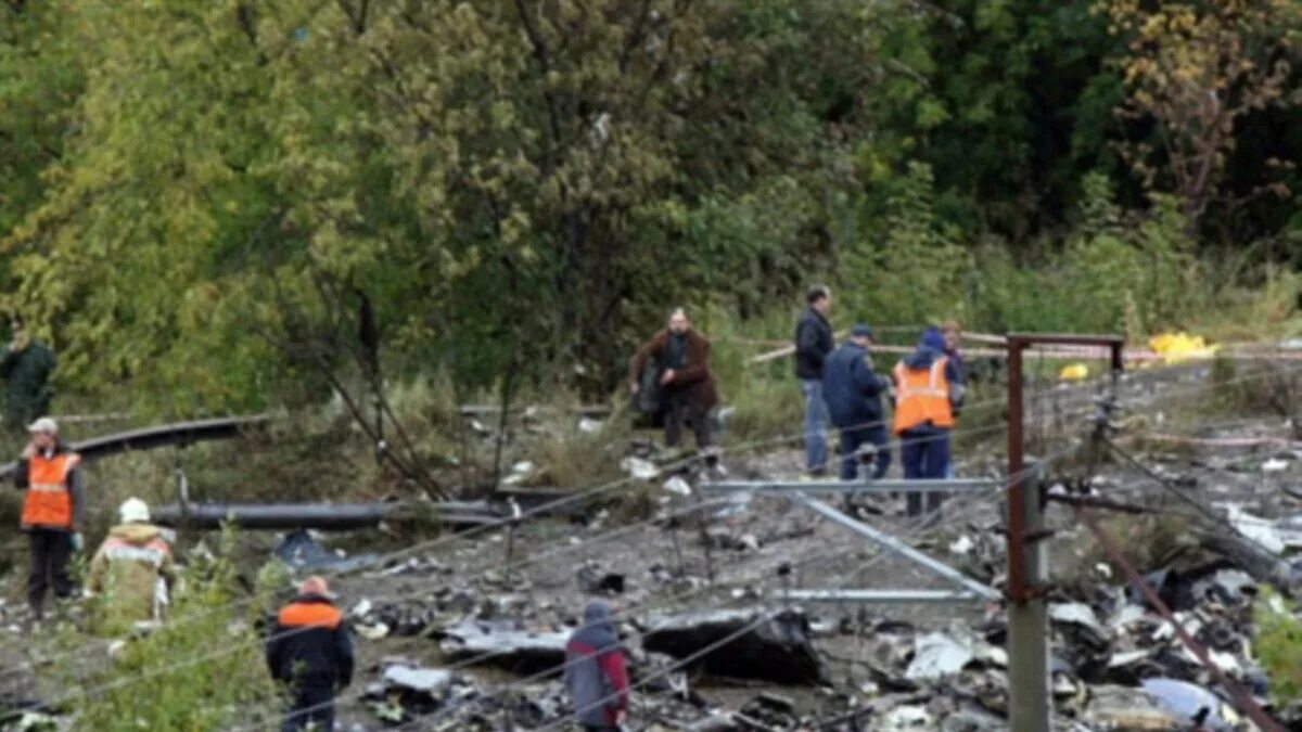 Боинг упавший в перми. Крушение боинга 737 в перми. место падения боинга 737 в перми. катастрофа boeing 737 в перми. падение боинга в перми 2008.
