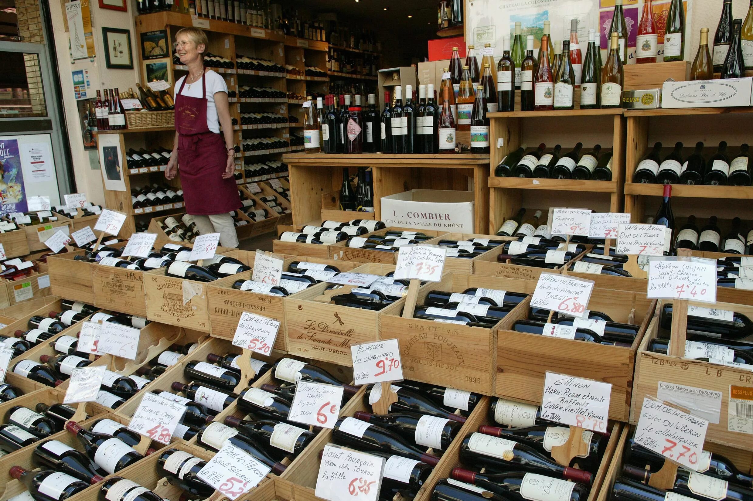 Мир вину. Французский винный магазин. Винные магазины в Германии. Винный магазин во Франции. Винный бутик в Париже.