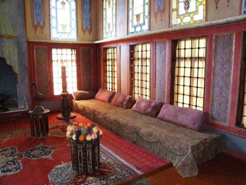 Бахчисарайский ханский дворец внутри. Бахчисарай дом хана. Здание гарем ханский дворец бахчисарай. Бахчисарай ул промышленная. Бахчисарайский ханский дворец внутри.