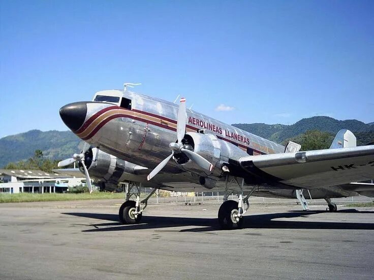 American Airlines DC-3 American Airlines DC-3 NC17334 at S. Flickr