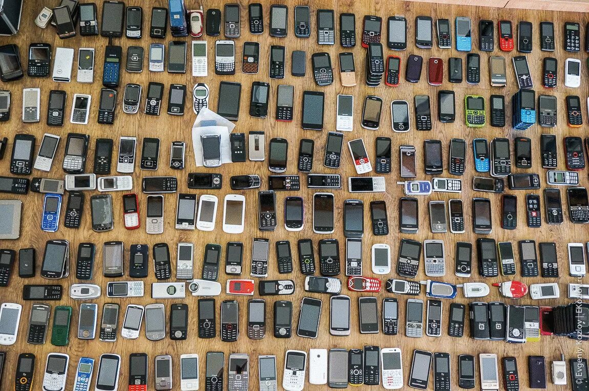 Коллекция сотовых телефонов. Коллекция старинных телефонов. Старые смартфоны. Старые мобильные телефоны. Collection телефон