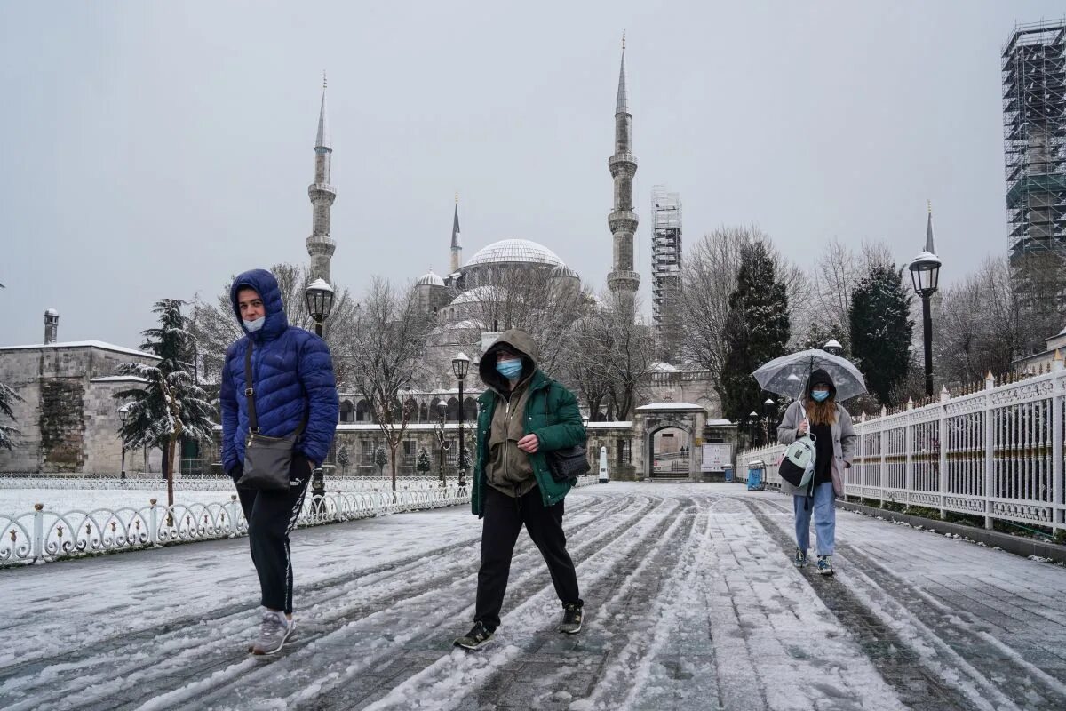 Бывает часто что в городах. Турция снегопад 2022. Стамбул зима 2022. Снег в Стамбуле 2022. Стамбул январь 2022.