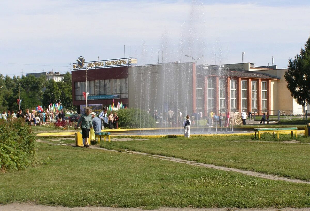 В барнаульском поселке отремонтировали дорогу, где ямы достигали полметра