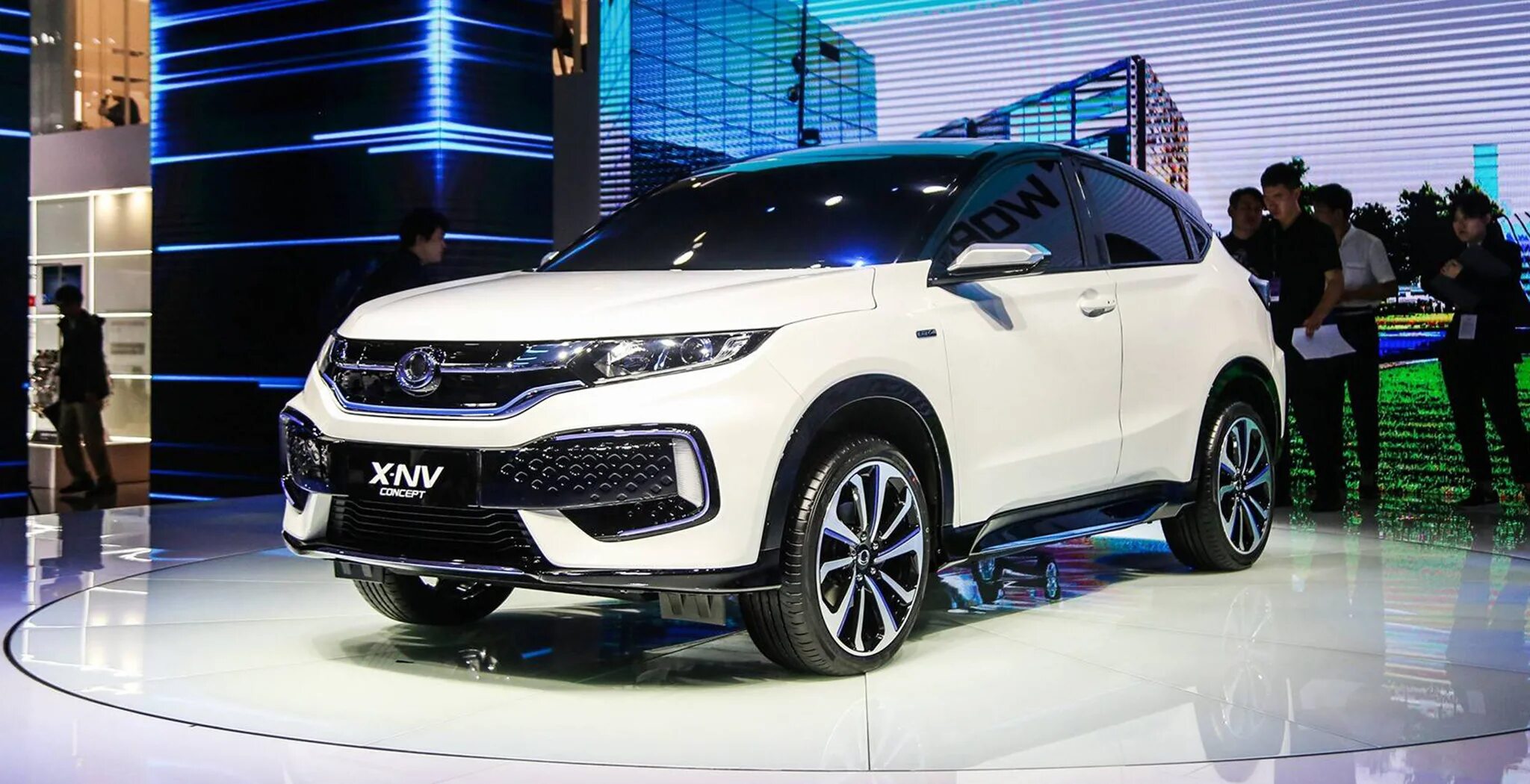 Honda dongfeng. Honda x-NV. Dongfeng x-NV. Honda электромобиль кроссовер. Honda x NV электромобиль.