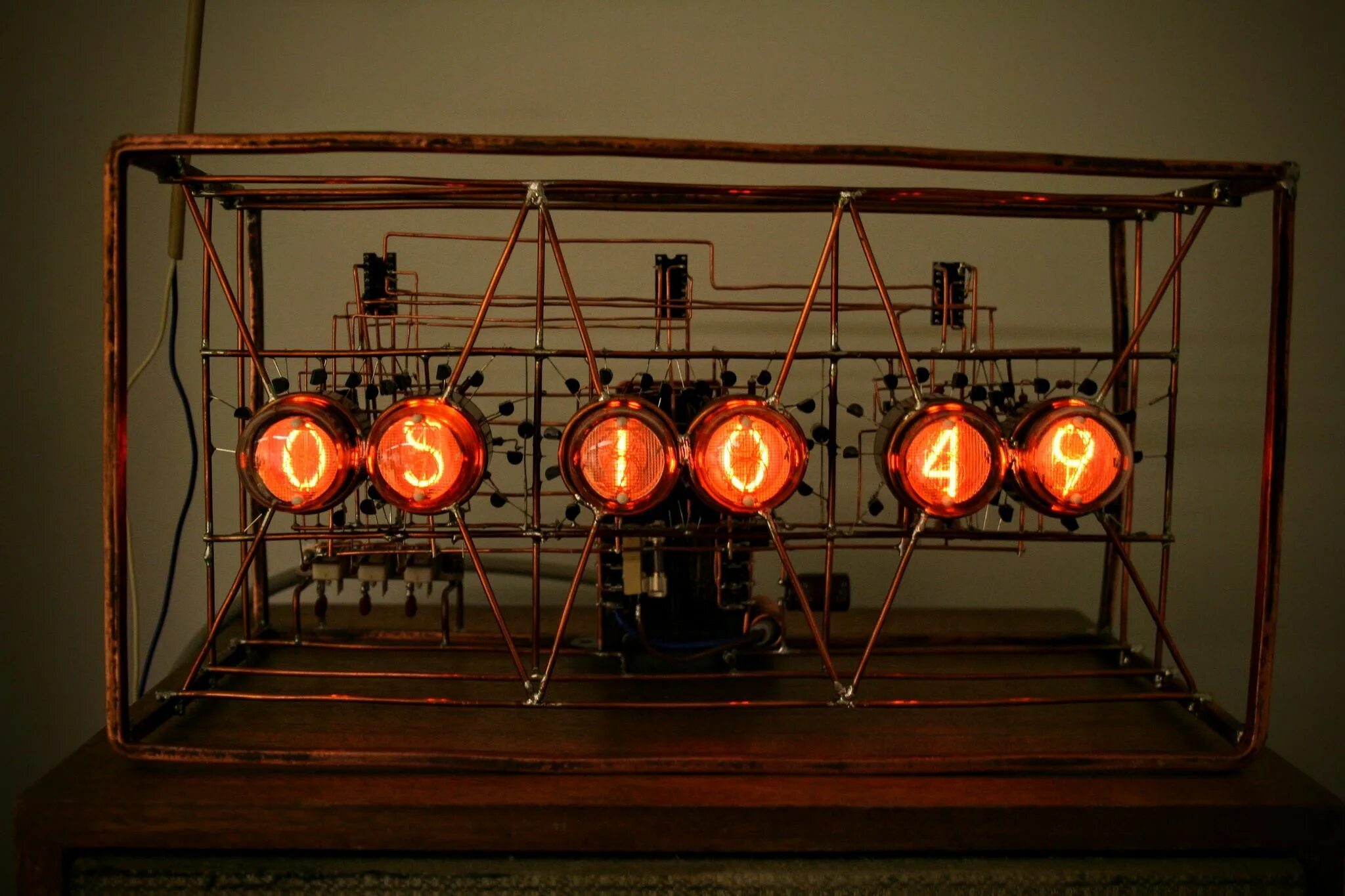 Nixie clock. Nixie clock ин 1. часы на лампах ин1. nixie clock nixie tube clock на дереве. nixie radio clock.