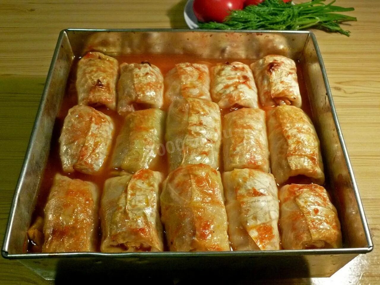 Голубцы рецепт приготовления с рисом. Голубцы в духовке в томатно-сметанном. голубцы в духовке в томатно-сметанном соусе. голубцы в духовке на противне. голубцы запеченные в духовке.