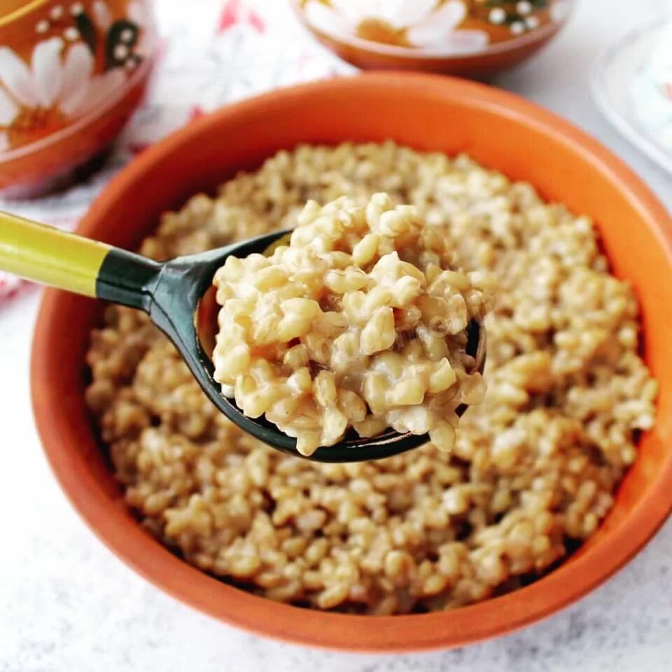 Каша. Овсянка крупа. Цельнозерновая овсянка. Каши из цельного зерна. Овсяная каша из цельного зерна.