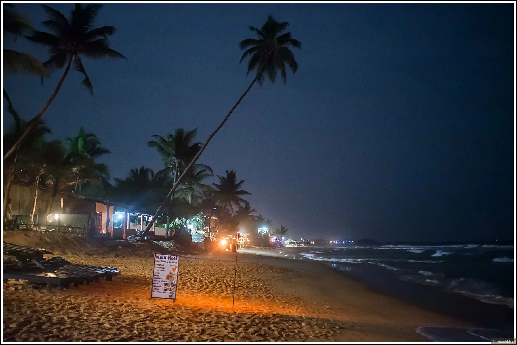 Хиккадува Шри Ланка. Пляж Хиккадува Шри Ланка. Хиккадува Шри Ланка ночная. Хиккадува инфраструктура.